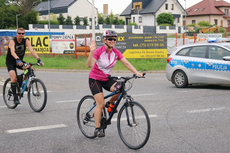 Ponad pięćdziesiąt osób nie wystraszyło się pogody i wzięło udział w powiatowym rajdzie rowerowym na