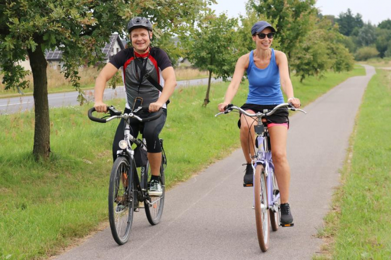 Ponad pięćdziesiąt osób nie wystraszyło się pogody i wzięło udział w powiatowym rajdzie rowerowym na