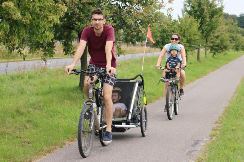 Ponad pięćdziesiąt osób nie wystraszyło się pogody i wzięło udział w powiatowym rajdzie rowerowym na