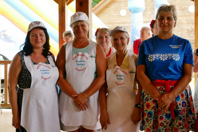Ponad pięćdziesiąt osób nie wystraszyło się pogody i wzięło udział w powiatowym rajdzie rowerowym na