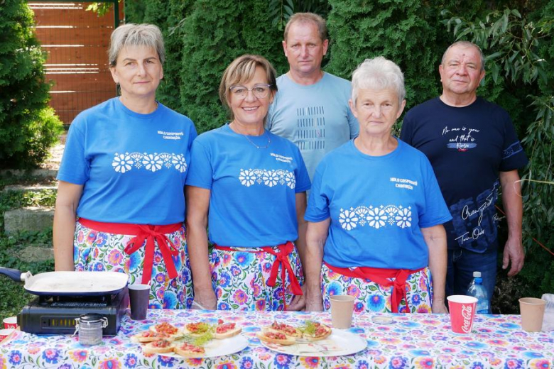 Ponad pięćdziesiąt osób nie wystraszyło się pogody i wzięło udział w powiatowym rajdzie rowerowym na