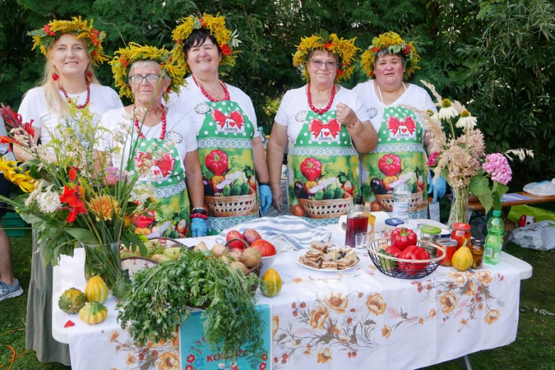 Ponad pięćdziesiąt osób nie wystraszyło się pogody i wzięło udział w powiatowym rajdzie rowerowym na