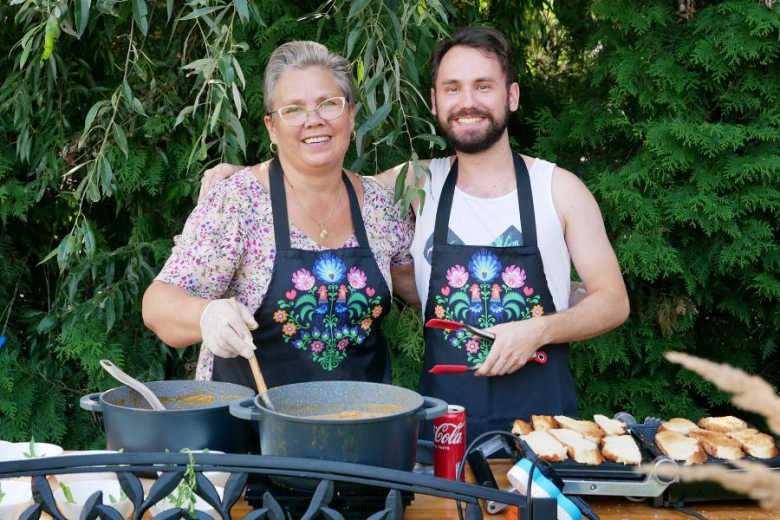 Ponad pięćdziesiąt osób nie wystraszyło się pogody i wzięło udział w powiatowym rajdzie rowerowym na