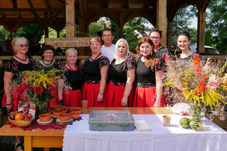 Ponad pięćdziesiąt osób nie wystraszyło się pogody i wzięło udział w powiatowym rajdzie rowerowym na