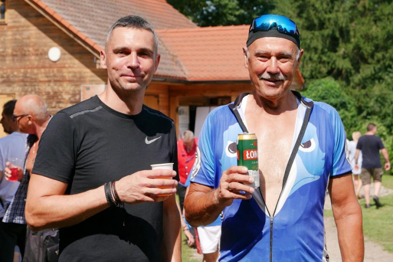 Ponad pięćdziesiąt osób nie wystraszyło się pogody i wzięło udział w powiatowym rajdzie rowerowym na