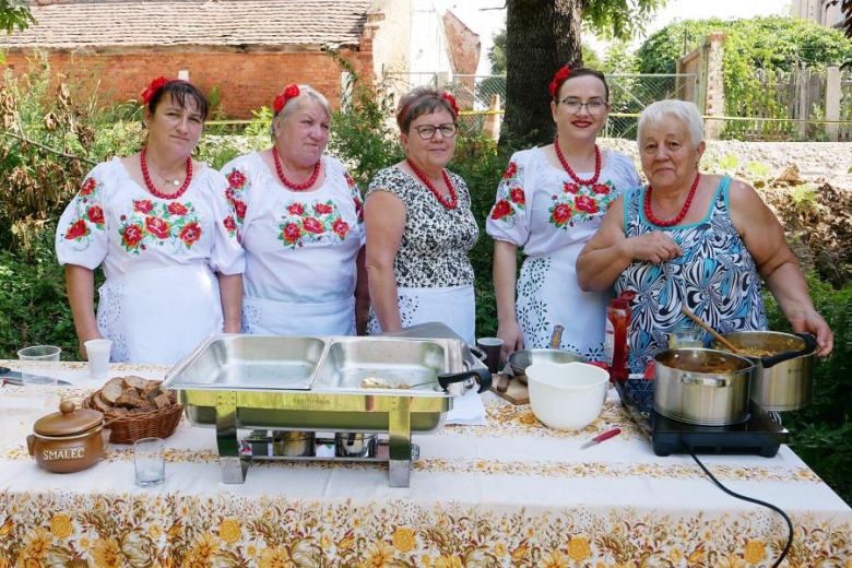 Ponad pięćdziesiąt osób nie wystraszyło się pogody i wzięło udział w powiatowym rajdzie rowerowym na