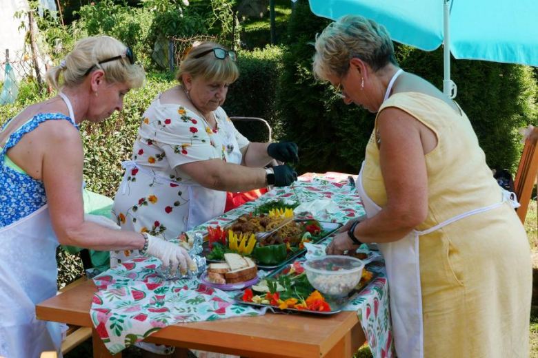 Ponad pięćdziesiąt osób nie wystraszyło się pogody i wzięło udział w powiatowym rajdzie rowerowym na