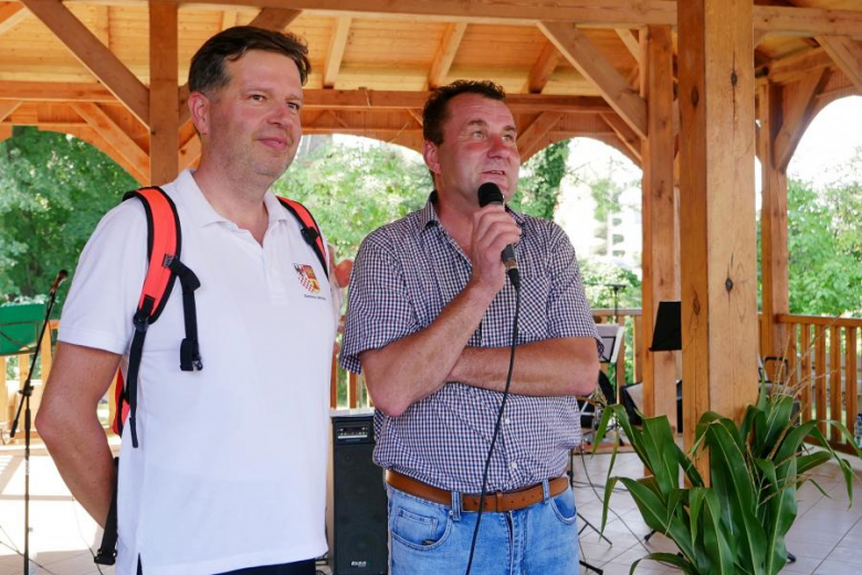 Ponad pięćdziesiąt osób nie wystraszyło się pogody i wzięło udział w powiatowym rajdzie rowerowym na