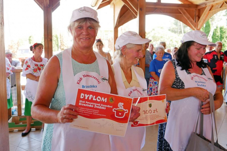 Ponad pięćdziesiąt osób nie wystraszyło się pogody i wzięło udział w powiatowym rajdzie rowerowym na