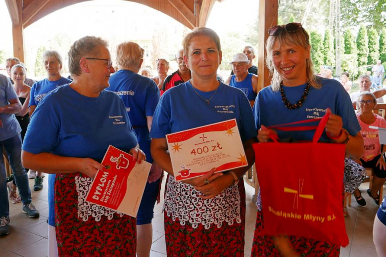 Ponad pięćdziesiąt osób nie wystraszyło się pogody i wzięło udział w powiatowym rajdzie rowerowym na