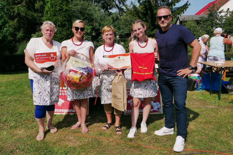 Ponad pięćdziesiąt osób nie wystraszyło się pogody i wzięło udział w powiatowym rajdzie rowerowym na