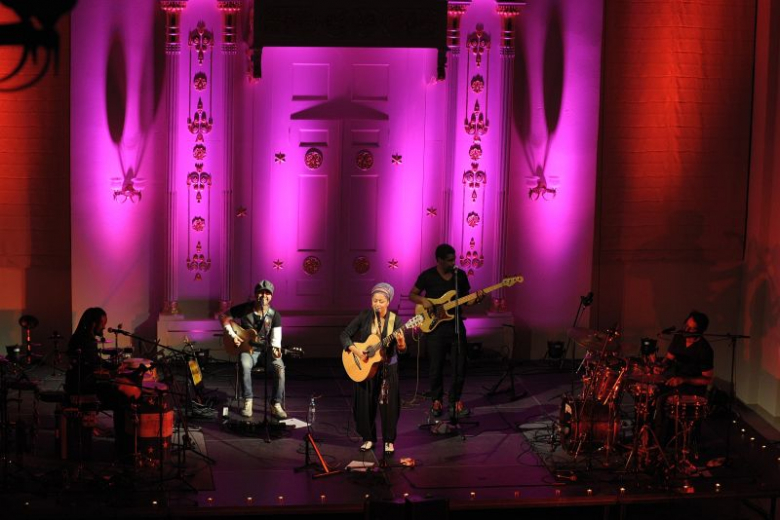 Sara Tavares Pod Białym Bocianem