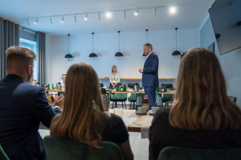 Młodzieżowa Rada Miejska w Środzie Śląskiej odwiedziła KPRM, Sejm RP i Ministerstwo Cyfryzacji