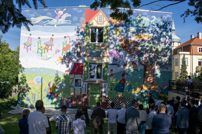 Kolejny, wyjątkowy mural odsłonięto w Środzie Śląskiej