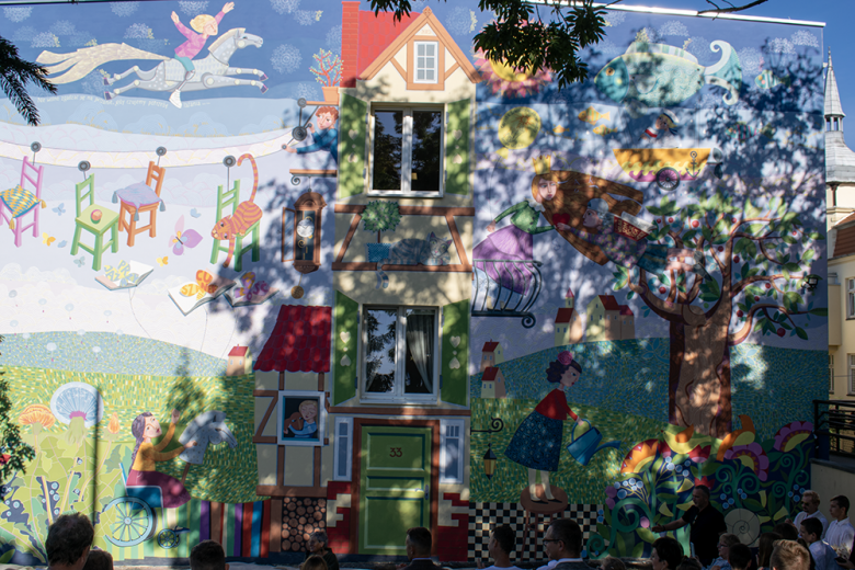 Kolejny, wyjątkowy mural odsłonięto w Środzie Śląskiej