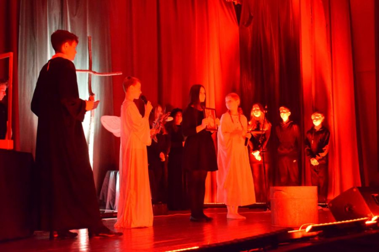 Przedstawienie w GOK Kostomłoty