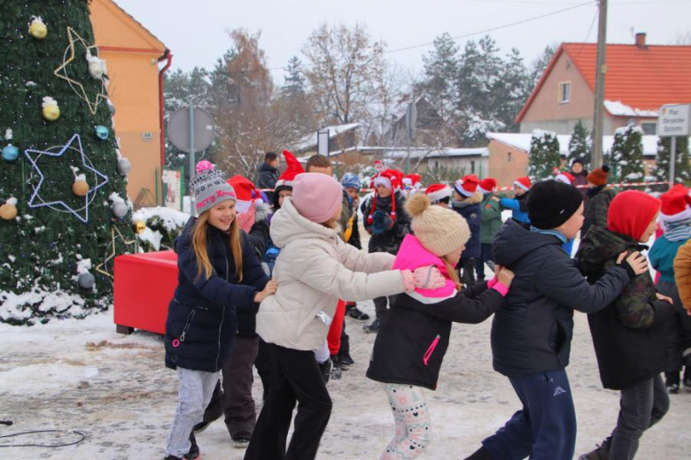 Udanińska choinka rozbłysnęła już swoim blaskiem!