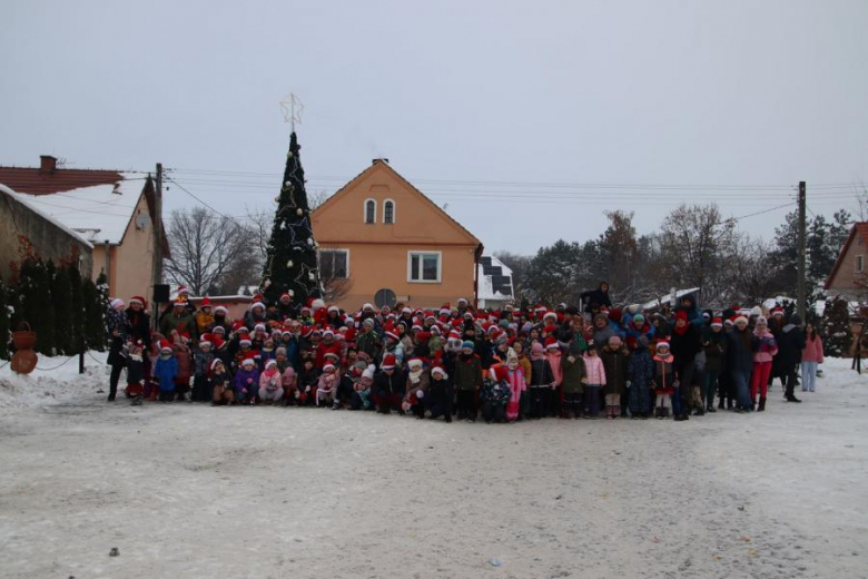Udanińska choinka rozbłysnęła już swoim blaskiem!