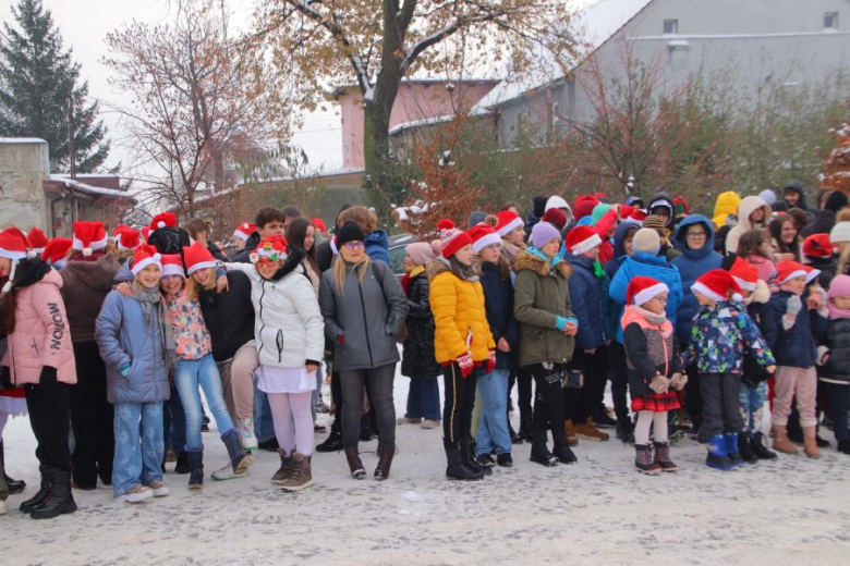 Udanińska choinka rozbłysnęła już swoim blaskiem!