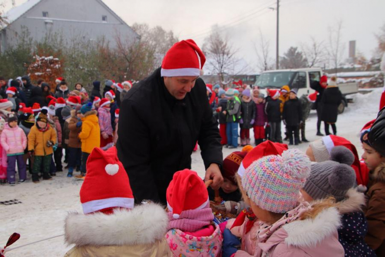 Udanińska choinka rozbłysnęła już swoim blaskiem!