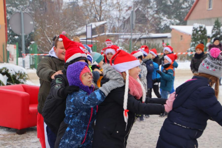 Udanińska choinka rozbłysnęła już swoim blaskiem!
