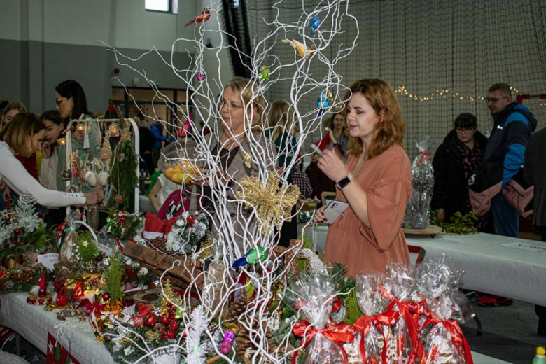 Kiermasz Bożonarodzeniowy w Lutyni