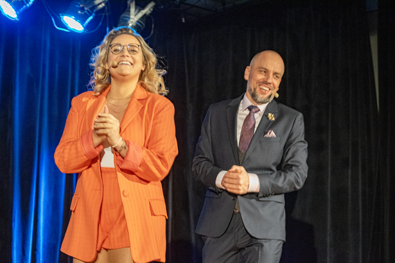 Kabaret Czesuaf wystąpił w Miękini