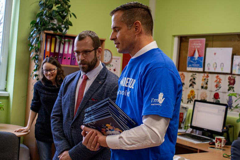 Wolontariusze Intela w Miękini