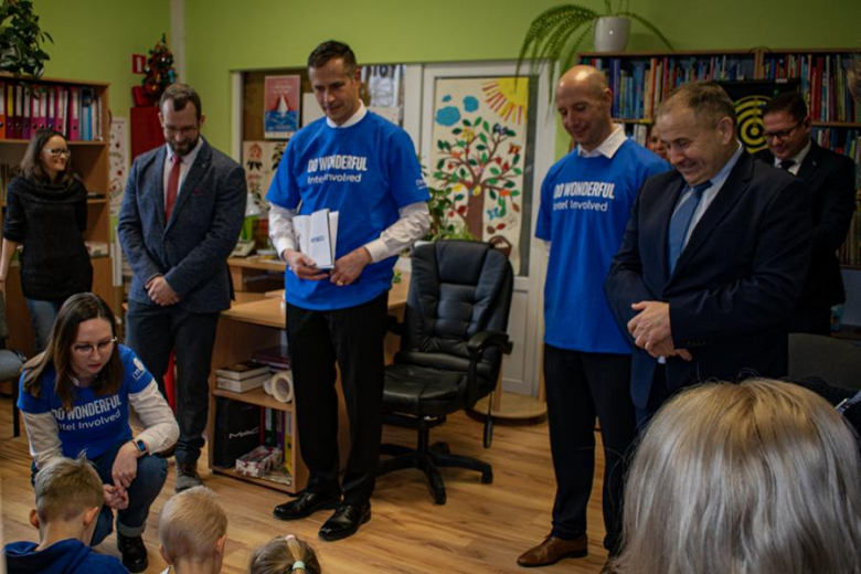 Wolontariusze Intela w Miękini