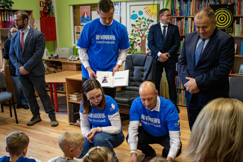 Wolontariusze Intela w Miękini