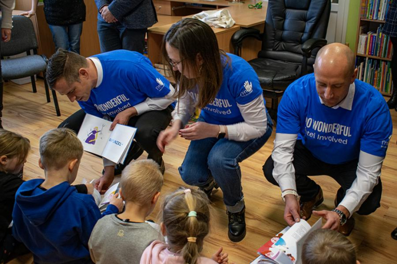 Wolontariusze Intela w Miękini