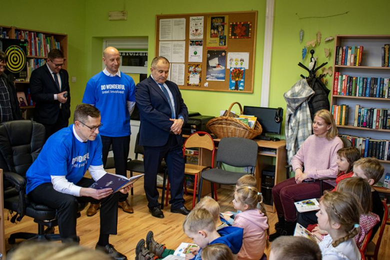 Wolontariusze Intela w Miękini