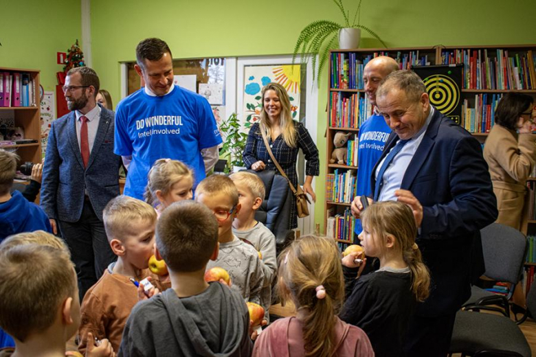 Wolontariusze Intela w Miękini