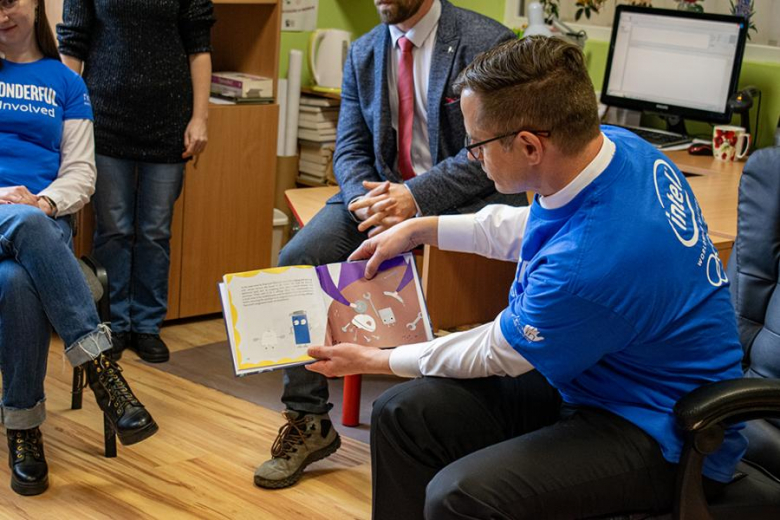 Wolontariusze Intela w Miękini