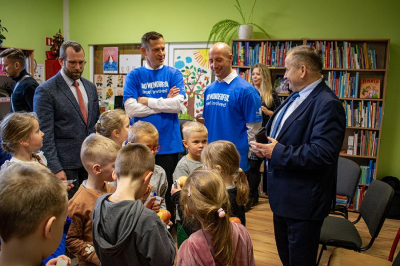 Wolontariusze Intela w Miękini