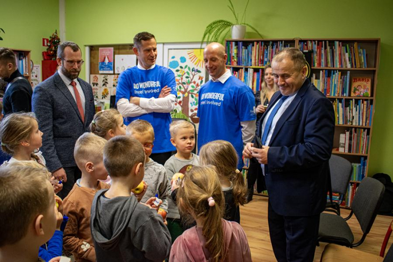 Wolontariusze Intela w Miękini