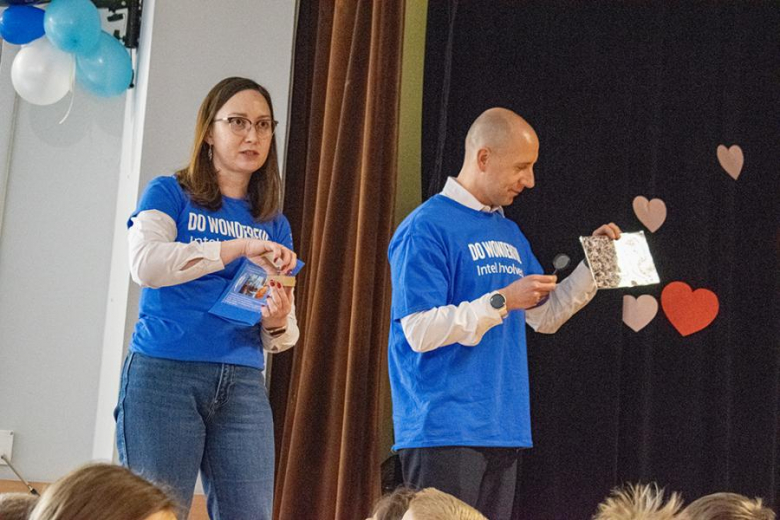 Wolontariusze Intela w Miękini