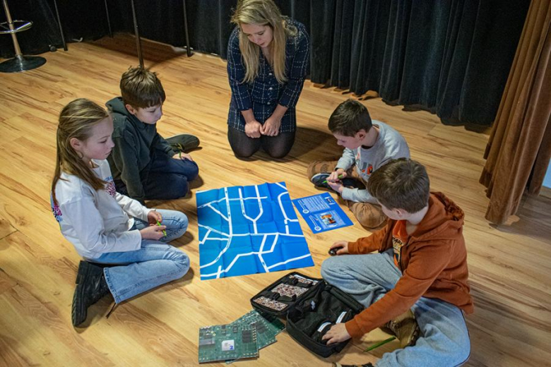 Wolontariusze Intela w Miękini