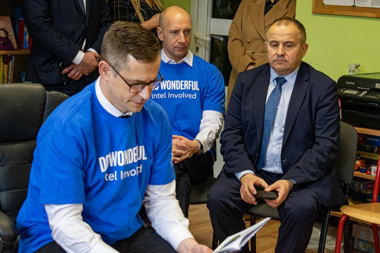 Wolontariusze Intela w Miękini