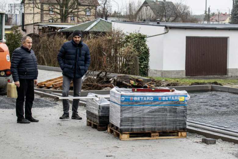 Trwa przebudowa ulicy Osiedlowej w Miękini