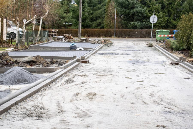 Trwa przebudowa ulicy Osiedlowej w Miękini