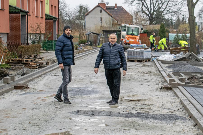 Trwa przebudowa ulicy Osiedlowej w Miękini