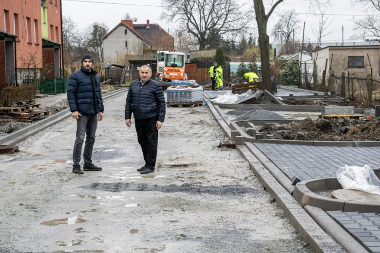 Trwa przebudowa ulicy Osiedlowej w Miękini
