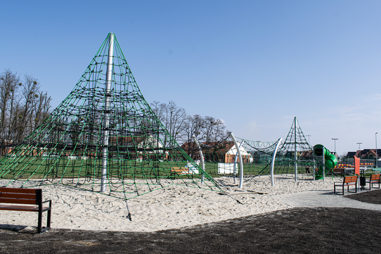 Nowe place zabaw oddane do użytku
