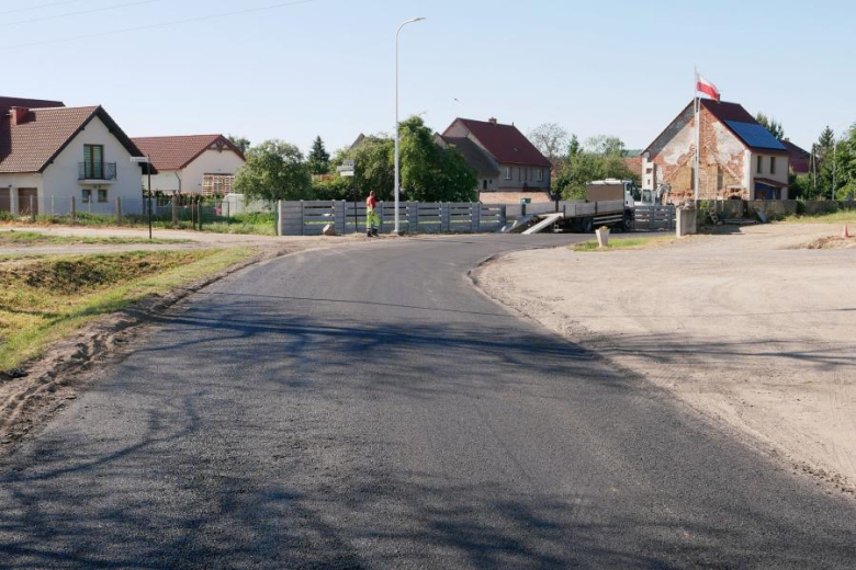 Rozpoczęły się prace przy budowie chodników