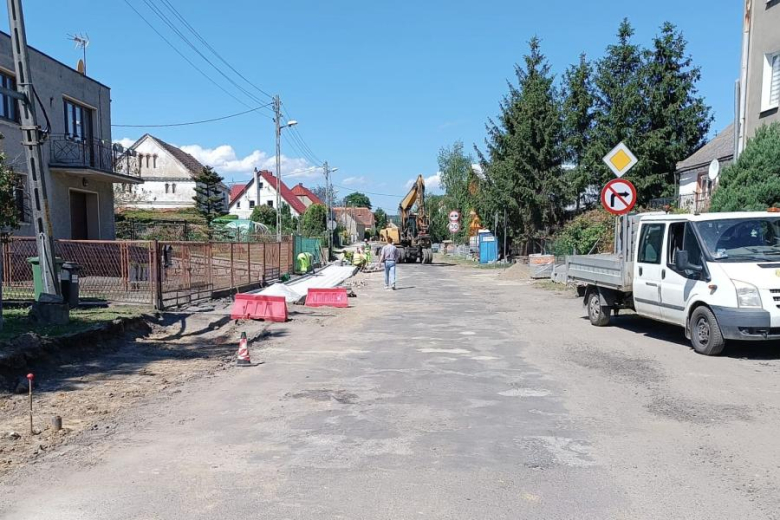 Rozpoczęły się prace przy budowie chodników