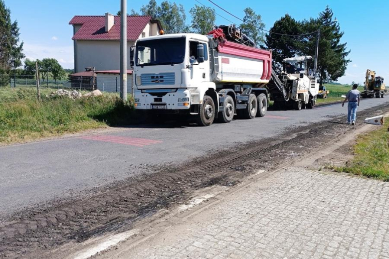 Rozpoczęły się prace przy budowie chodników