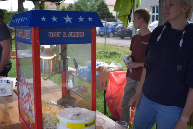 Dzień Dziecka na boisku sportowym w Kostomłotach