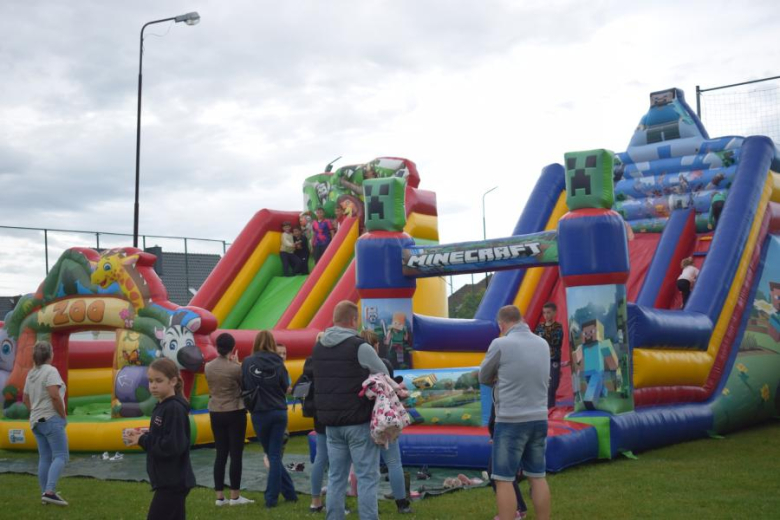 Dzień Dziecka na boisku sportowym w Kostomłotach
