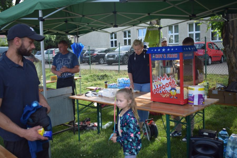 Dzień Dziecka na boisku sportowym w Kostomłotach